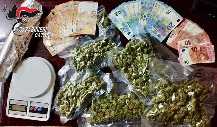 Trovato con 413 grammi di marijuana in casa: arrestato un 34enne