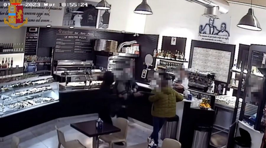 Rapinatore seriale in manette: ai domiciliari il complice