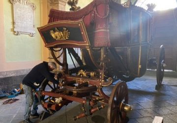 Sant&rsquo;Agata, ultimi ritocchi alle carrozze del Senato per la sfilata di domani