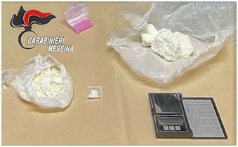 Cocaina purissima occultata all’interno di un esercizio commerciale. Due uomini arrestati
