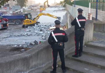 Catania, demolite 22 autorimesse abusive