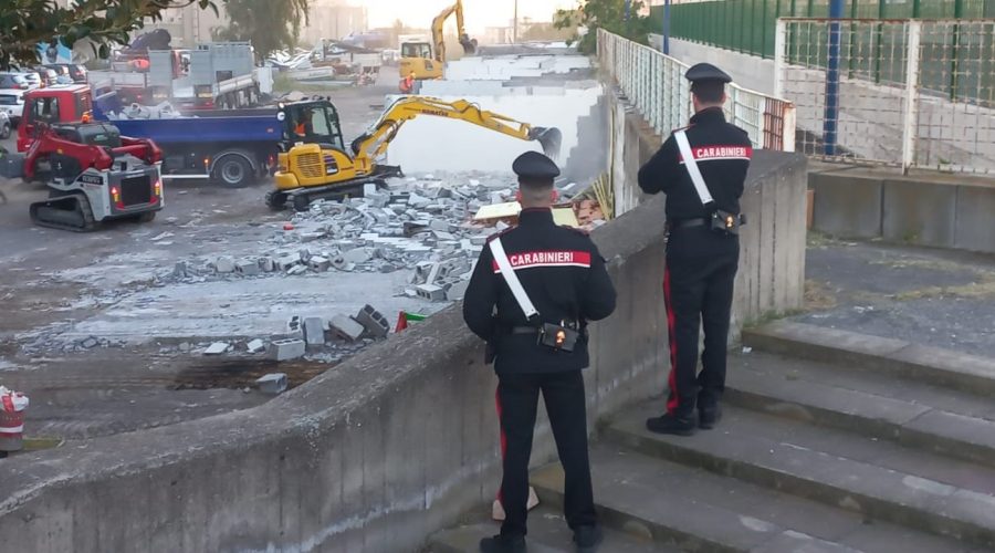 Catania, demolite 22 autorimesse abusive