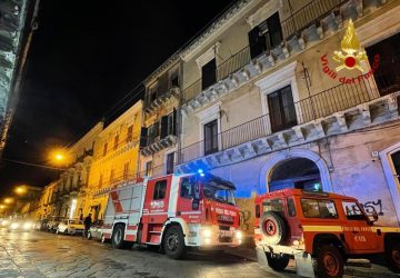 Acireale, a fuoco appartamento al terzo piano