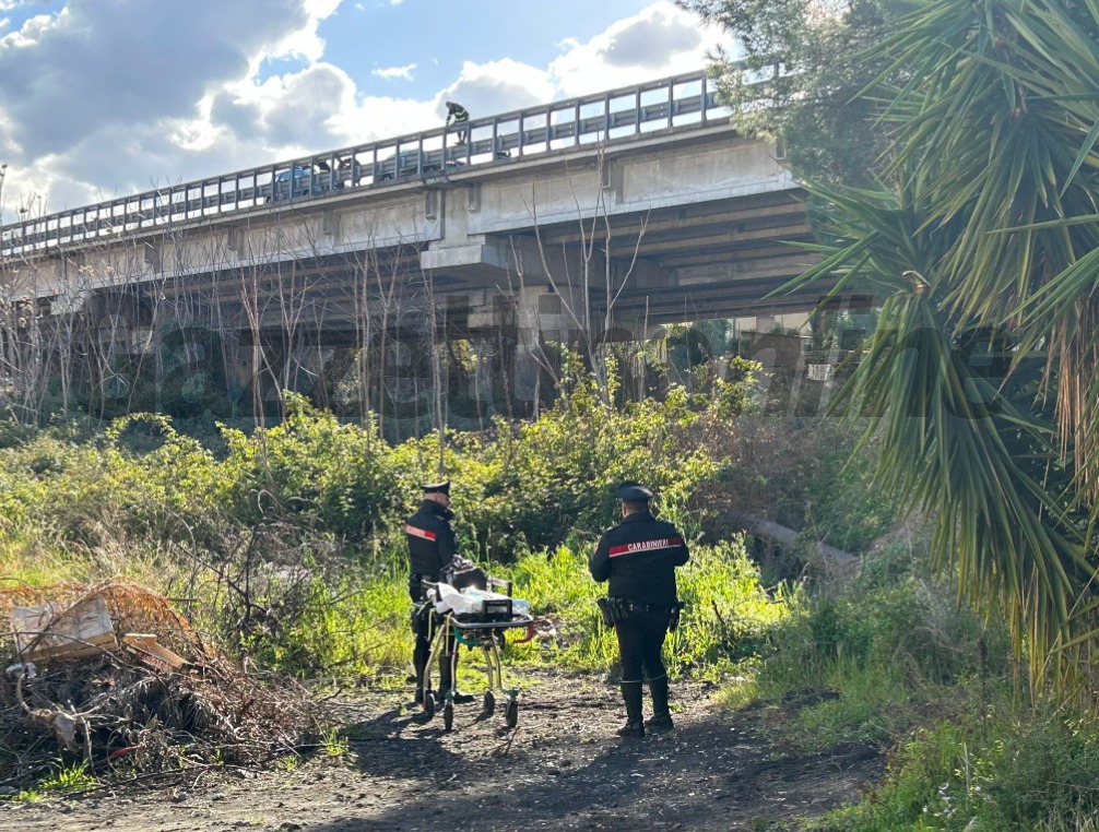 Giarre, fiumefreddese 28enne tenta il suicidio lanciandosi da un viadotto