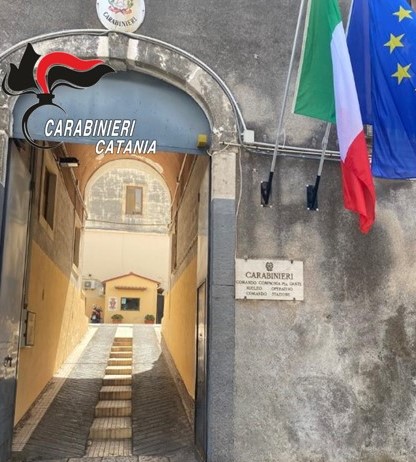 Droga sintetica nelle tasche: due arresti