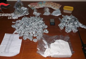 Due spacciatori arrestati: presi con lo stesso tariffario-men&ugrave; della droga