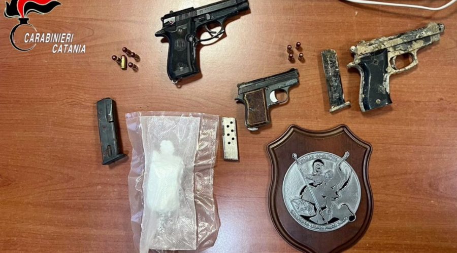 Armi e droga al “fresco”, arrestato un 65enne