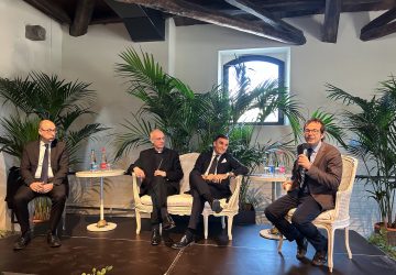 Giarre, confronto open dell'assessore regionale Edy Tamajo moderato dal Vescovo Rasapanti