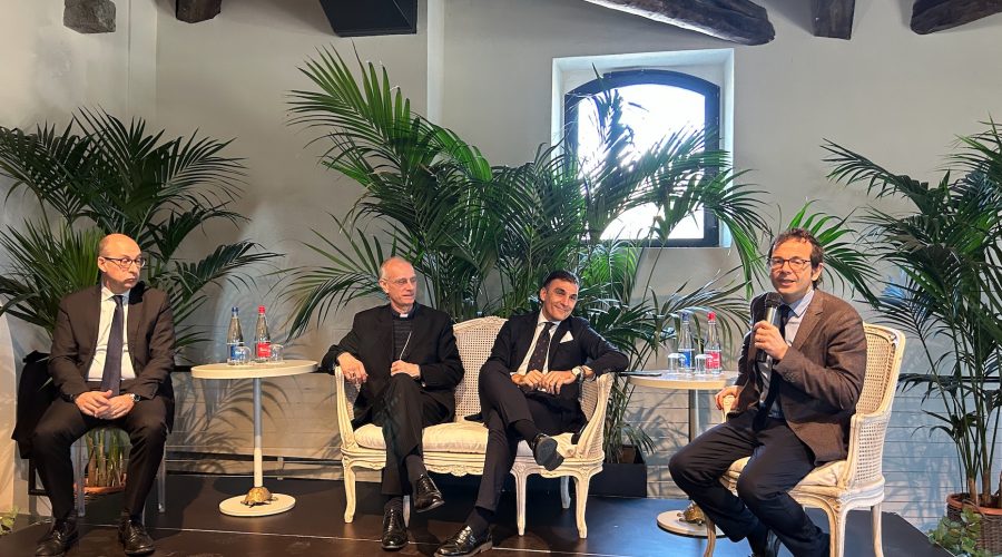 Giarre, confronto open dell’assessore regionale Edy Tamajo moderato dal Vescovo Rasapanti