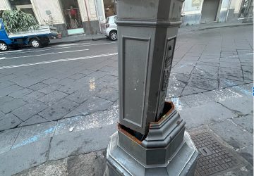 Giarre, allarme sicurezza in via Finocchiaro Aprile. Buche e pali pericolanti in città
