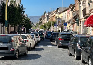 Giarre, Vigili urbani spariti dal centro storico? In piazza Alessi, intanto, regna l'anarchia