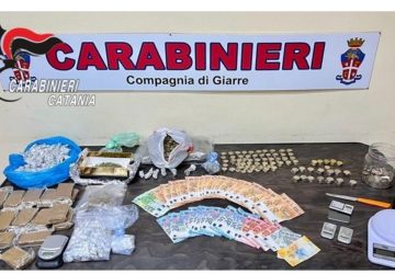Giarre, a casa un market della droga: arrestato 22enne