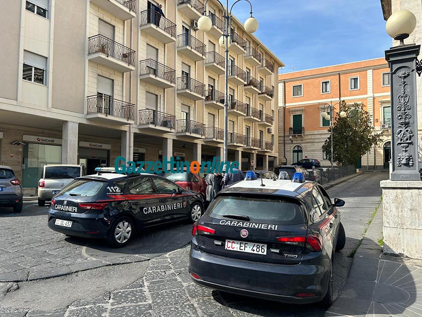 Giarre, aggredito il parroco del Duomo. Rotti i vetri della sagrestia. Ferito l’aggressore  VD