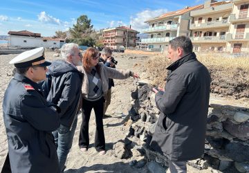 Postazioni belliche di Fondachello: sopralluogo del Sindaco con Soprintendenza e Guardia Costiera