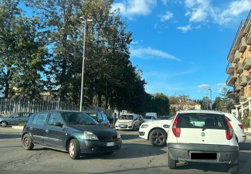 Giarre, traffico a rilento davanti alle scuole. Soffre il trasporto scolastico