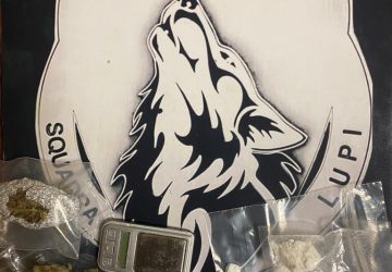 Droga nel comodino e nella caffettiera: pusher 23enne arrestato