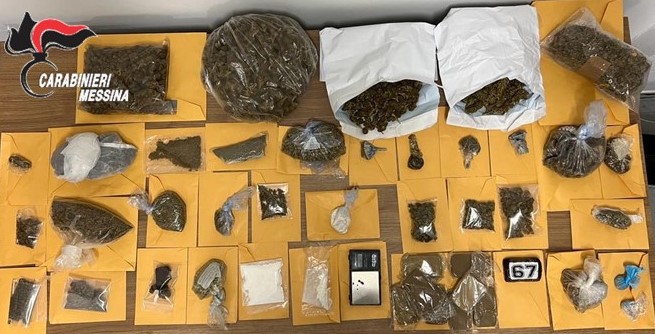 Giardini Naxos, nella camera di un b&b crea un vero e proprio market della droga: arrestato