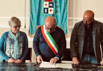 Riposto, giura un nuovo assessore in Giunta: Adelaide Russo