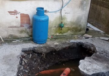 Giarre, liquido fognario invade una casa popolare di viale delle Province