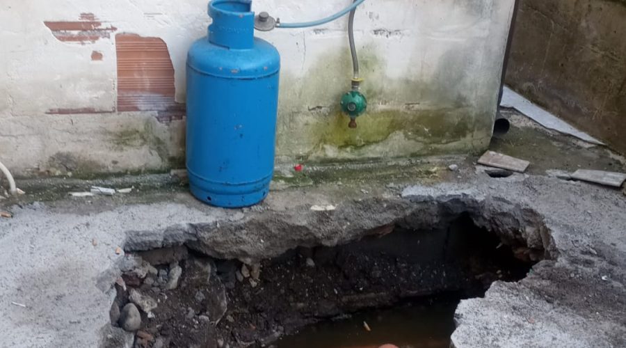 Giarre, liquido fognario invade una casa popolare di viale delle Province