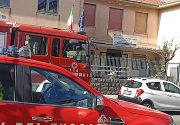 Mascali, manutenzione scuole: intervengono i vigili del fuoco ma il dibattito non si "spegne"