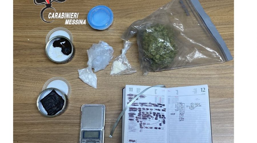 Taormina, ai domiciliari con la droga: in manette 22enne