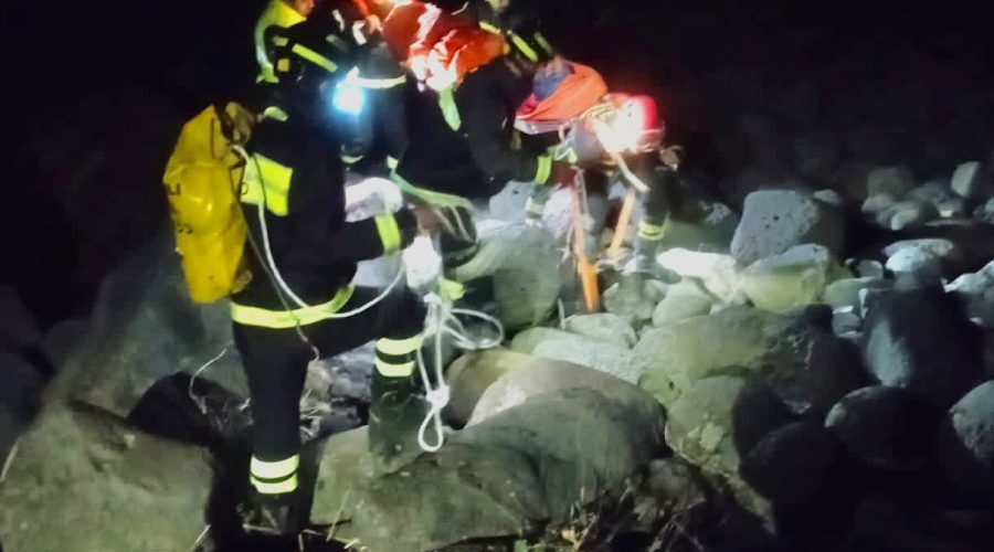 I Vigili del Fuoco soccorrono una turista tedesca ad Acireale