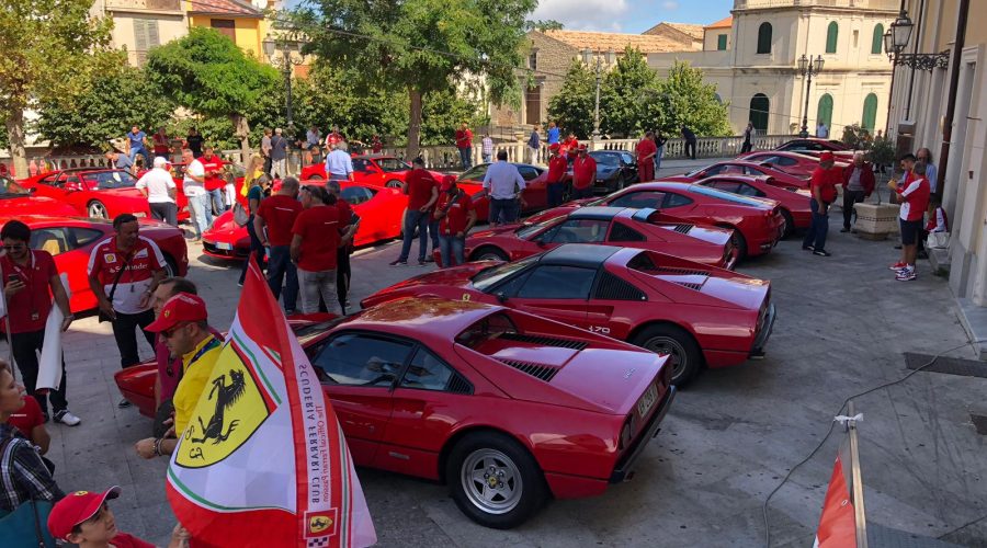 Sant’Alfio, kermesse e raduno della “Scuderia Ferrari club”