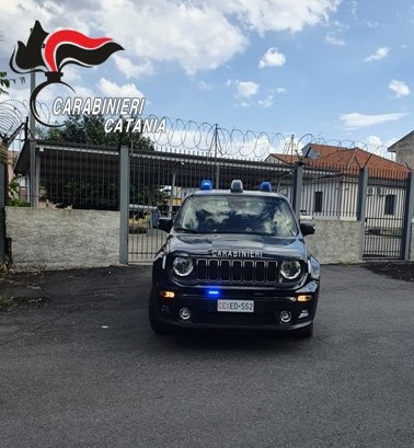 Fiumefreddo, la sua vita è un incubo per la gelosia del compagno: arrestato 50enne