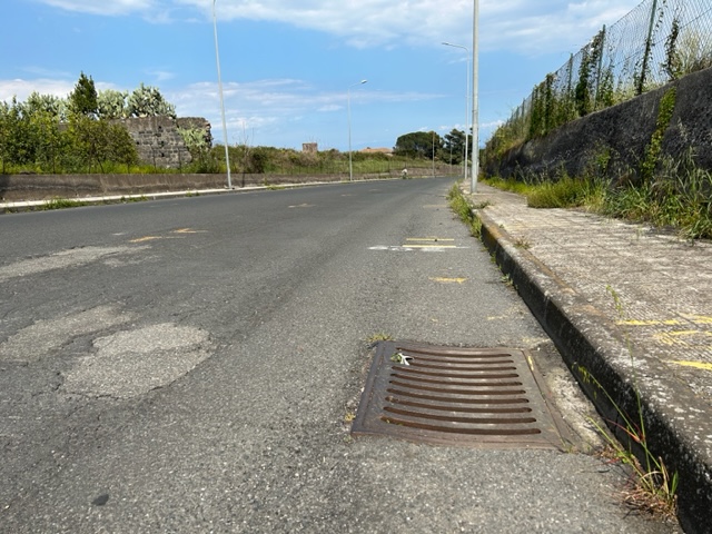 Giarre, ripristinate caditoie e griglie trafugate sul viale Federico di Svevia