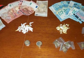 Non si fidano della vedetta e vengono arrestati con la droga