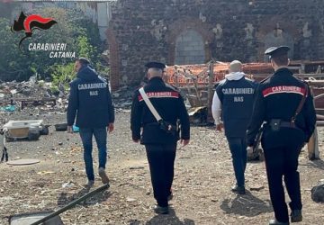 Catania, una denuncia per spaccio ed una discarica abusiva in pieno centro cittadino