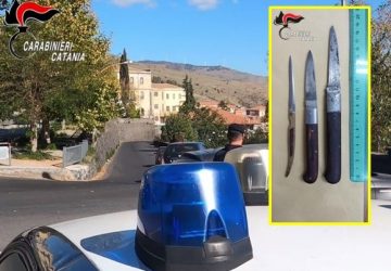 Guida in stato di ebrezza con 3 coltelli in auto: denunciato un 34enne