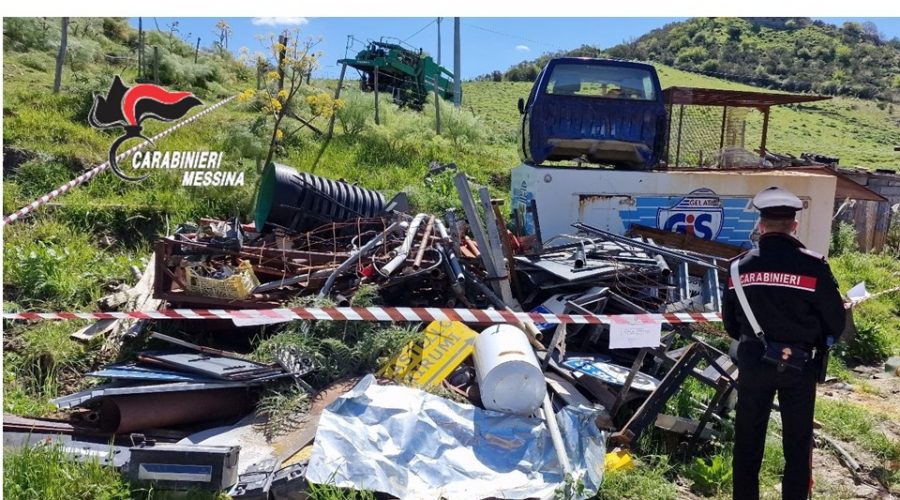 Cartelloni stradali e rifiuti speciali in una discarica abusiva: quattro persone denunciate