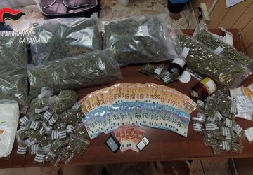 Coppia di spacciatori &ldquo;intraprendente&rdquo;: arrestati