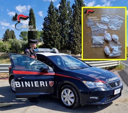 Fermato dai Carabinieri con la droga negli slip