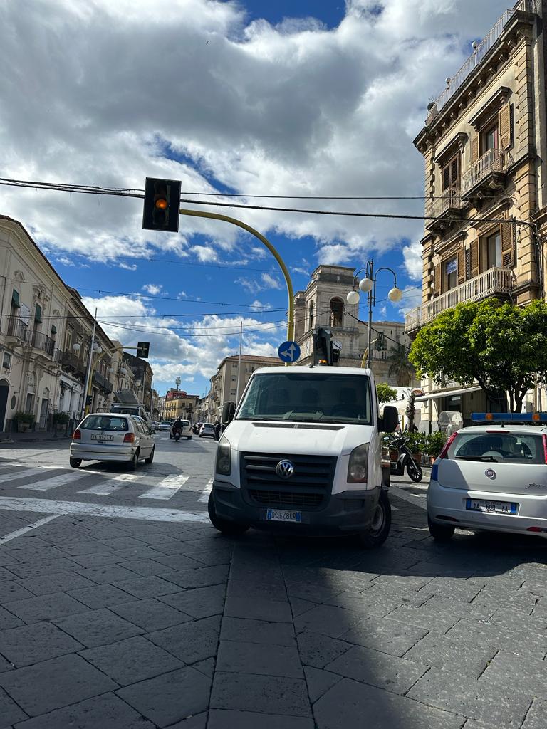 Giarre, “resuscitano” i semafori del centro storico