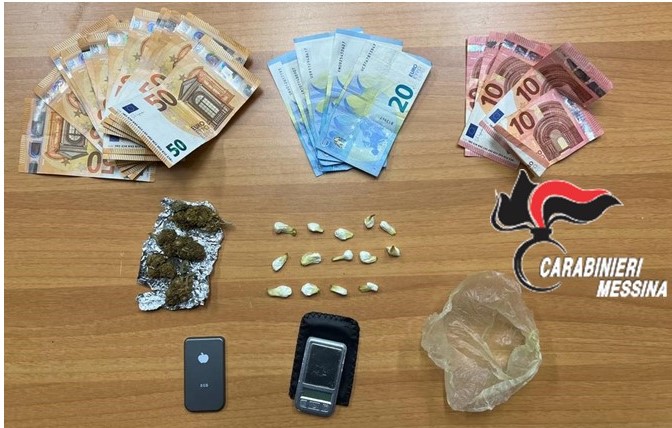 Giardini Naxos, beccato con la coca e la marijuana: arrestato 19enne