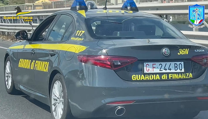 Guardia di Finanza sequestra circa 2 kg di cocaina e quasi 40 kg di hashish e arresta tre corrieri VIDEO