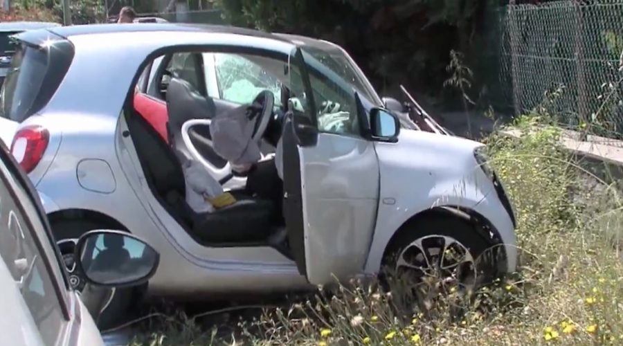 Giarre, frontale tra due Smart: due feriti. Intervento dei Vvff