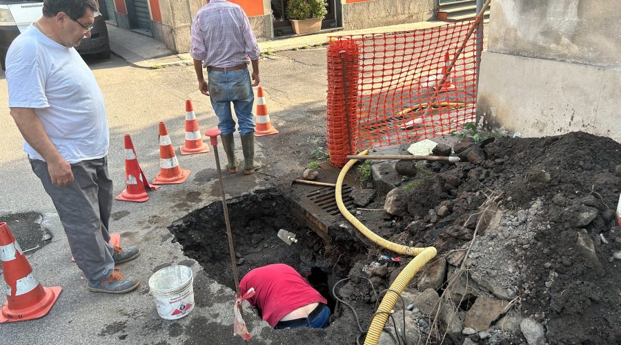 Giarre, ripristinata la funzionalità della rete idrica. Danni ad una tubazione in via Tommaseo