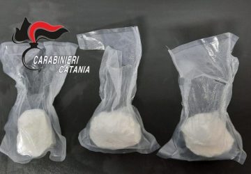 Beccato dai Carabinieri con 300 grammi di cocaina: arrestato 14enne