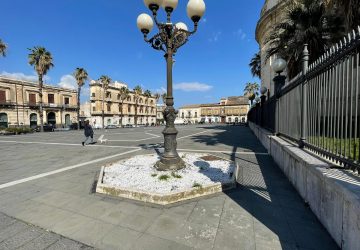 Giarre, Giornata contro la violenza sulle donne: corteo silenzioso in corso Italia