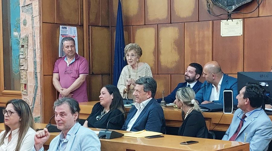 Giarre, il Consiglio comunale unanime per la cittadinanza onoraria alla prof.ssa Castiglione