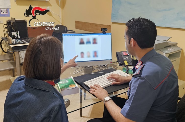 Rapinano una 15enne: in manette un 27enne ed un 29enne