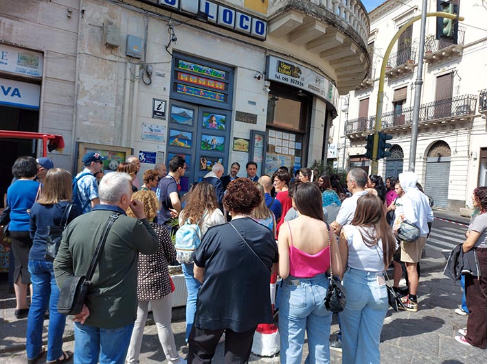 Giarre, inaugurati il portone e la scalinata in stile Siciliano dell’ente turistico Pro Loco