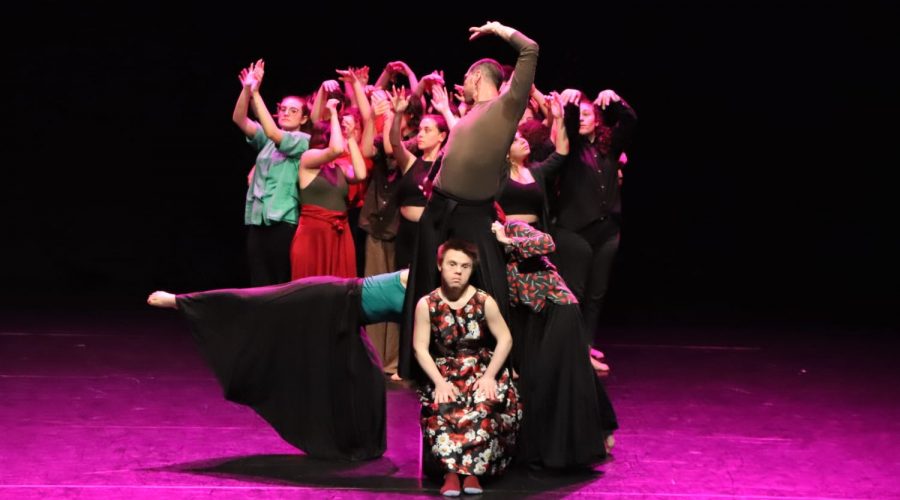 Sul palco 40 tra studenti e disabili catanesi:  è il caos gioioso di “Libri”