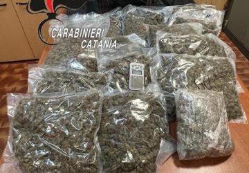 Circolava con l'auto &ldquo;imbottita&rdquo; di droga: arrestato