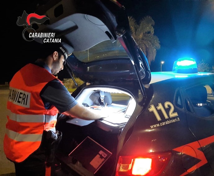 Carne scaduta nella preparazione dei cibi: carabinieri e N.A.S. denunciano il responsabile