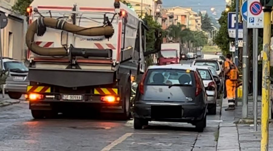 Giarre, differenziata al 56%, bidoni carrellati nei rioni popolari